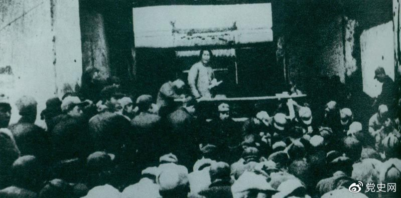 1935年12月27日，毛澤東在陜北瓦窯堡黨的活動(dòng)分子會(huì)議上作《論反對(duì)日本帝國(guó)主義的策略》報(bào)告。