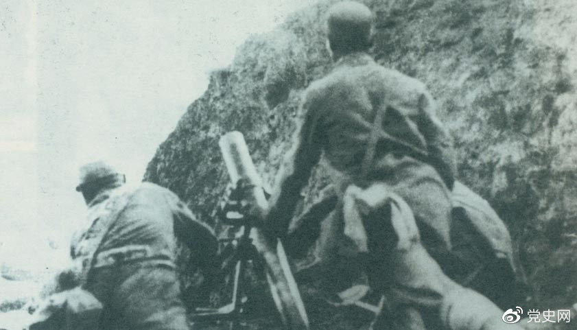 1940年8月，八路軍在總司令朱德、副總司令彭德懷的指揮下，向華北敵占交通線和各據(jù)點發(fā)動了大規(guī)模進攻戰(zhàn)役，即“百團大戰(zhàn)”。