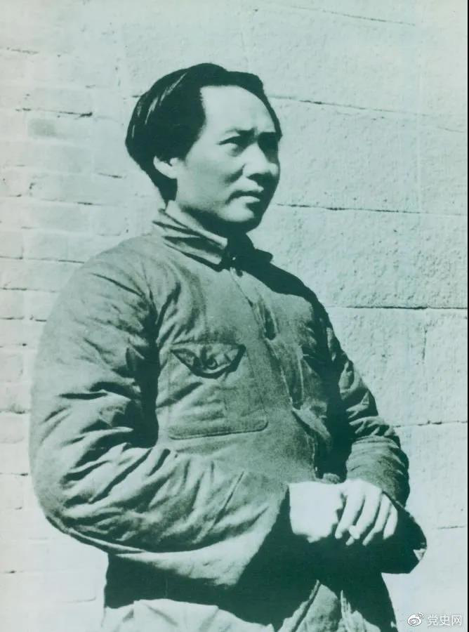 1936年2月至5月，毛澤東、彭德懷率軍進(jìn)行了東征戰(zhàn)役。圖為指揮東征戰(zhàn)役時(shí)的毛澤東。